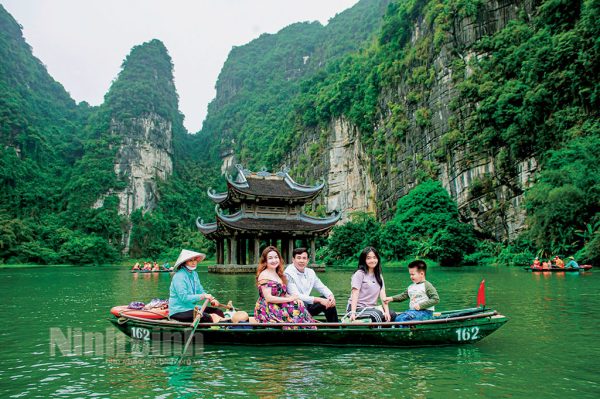 8-Day Vietnam Tour: Hanoi, Mai Chau, Halong Bay & Ninh Binh!