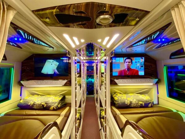 Bang Phan Bus Royal Cabin Hanoi to Ha Giang